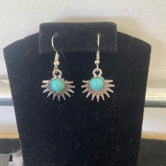 Jewelry - Turquoise dangle earrings in silver